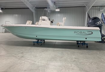 2023 Robalo 226 Cayman Seafoam Boat